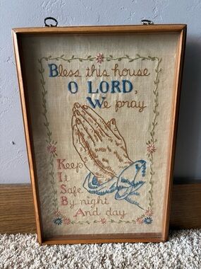 Vintage BEAUTIFUL Praying Hands Embroidered Wall Art - Blue, Cream, Brown